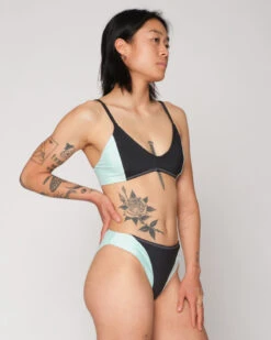 Vega Bikini Top - Black Ice -The Sea Wear Store SEEA Vega Bikini BlackIce 4X5 2 91818c76 f2d3 42bb a7d2 10038283c2d9