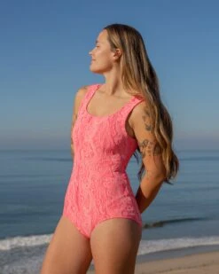 Tofino One Piece - Pink Glow -The Sea Wear Store SU25 Tofino OnePiece PinkGlow VP 3 7eead157 bb5d 4944 862f 20ee28626605